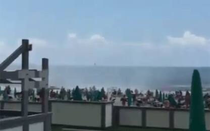 Tromba d'aria a Varcaturo, bagnanti feriti. VIDEO 