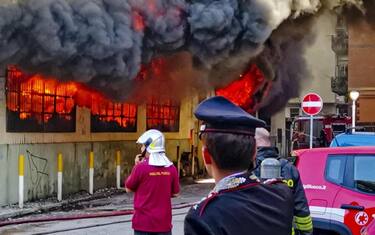 hero_incendio_magazzino_napoli_ansa