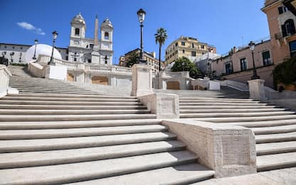 Piazza di Spagna, vietato sedersi sulla scalinata
