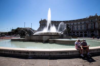 Roma, riapre la fontana delle Naiadi in piazza Repubblica