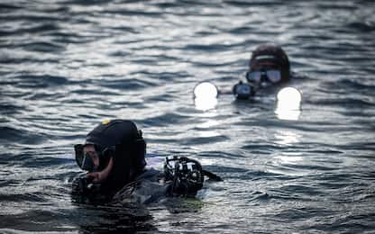 Omegna, tenta di attraversare lago d'Orta a nuoto: disperso da ieri