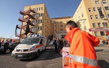 Napoli, schiaffeggia medico al pronto soccorso: denunciato 47enne