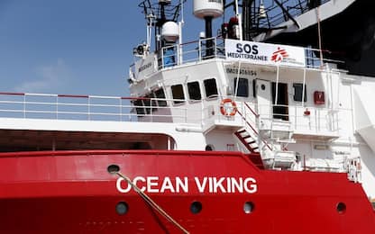 Ocean Viking, sbarcano a Lampedusa gli 82 migranti