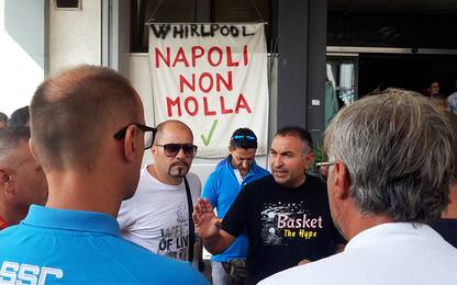 Whirlpool, proteste degli operai per cessione sede di Napoli