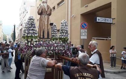 Palermo, processione con inchino davanti alla caserma dei carabinieri
