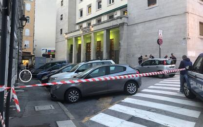 Sparatoria davanti a Questura Trieste, morti 2 agenti. FOTO