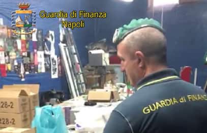 Napoli, profumi contraffatti: sequestrata azienda per la seconda volta