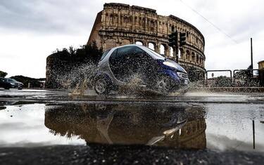 maltempo-roma-colosseo-ansa