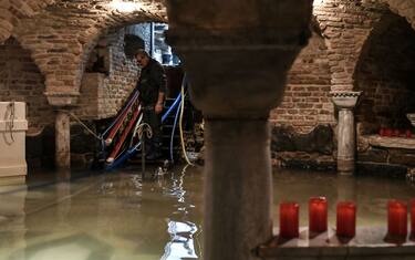 Acqua alta a Venezia, allagata San Marco. FOTO