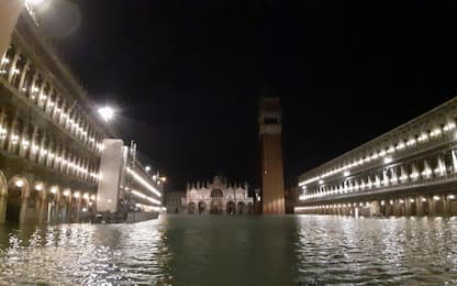 Acqua alta a Venezia, marea a 187 centimetri. FOTO