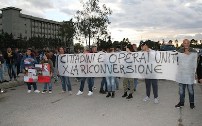 Ex Ilva, inchiesta anche a Taranto. Operai preparano la resistenza