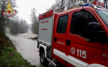 Torino, vede la polizia e si tuffa nella Dora: salvato dai pompieri