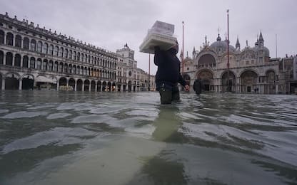 Maltempo, a Venezia acqua alta si ferma a 144 cm