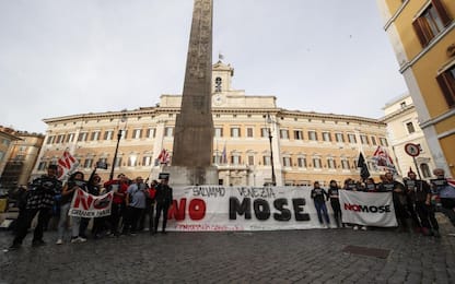 Roma, manifestazione contro grandi navi a Venezia. FOTO