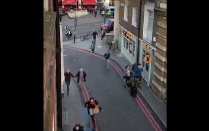 Allarme a Londra, passanti in fuga dal London Bridge. VIDEO