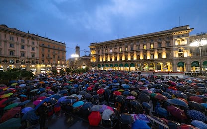 Milano, 25mila persone in Duomo alla manifestazione delle Sardine