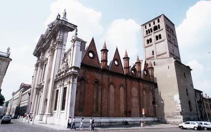 Ruba la statua della Madonna dal Duomo di Mantova: denunciato