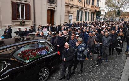 Roma, folla per l’ultimo saluto a Piero Terracina
