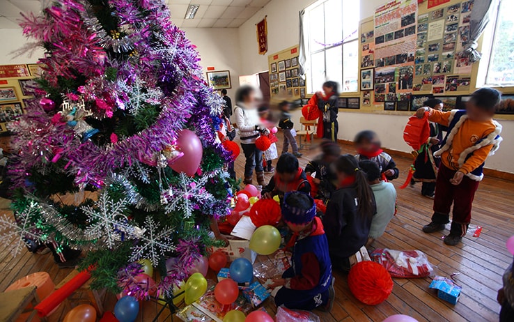 Scuola A Natale 2 Studenti Su 5 Senza Albero E Presepe In Classe Sky Tg24