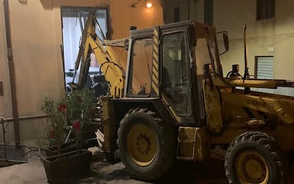 Biella, rubano escavatore: due identificati e denunciati dalla polizia