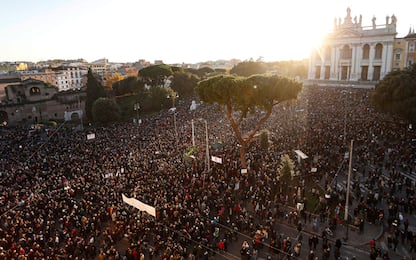 Sardine a Roma, in migliaia in piazza San Giovanni. VIDEO- FOTO