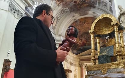 Palermo, Gesù bambino nero sull’altare durante la messa di Natale 