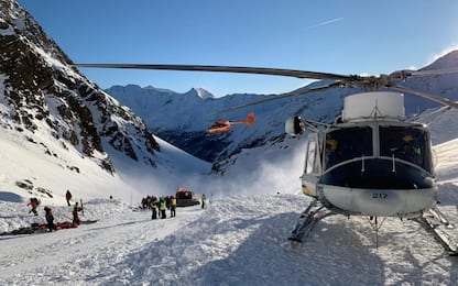 Val Senales, valanga su pista da sci: muoiono una donna e due bambine