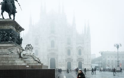 Lombardia, Pm10 ancora alta: smog e nebbia a Milano. FOTO