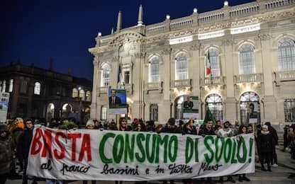 Milano, manifestazione contro taglio alberi secolari. VIDEO