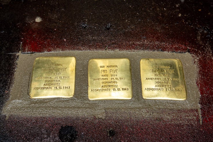 Milano, le nuove pietre d’inciampo per ricordare le vittime della Shoah ...