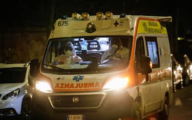 Incidente tra un monopattino e un'auto a Bergamo: grave una ragazza