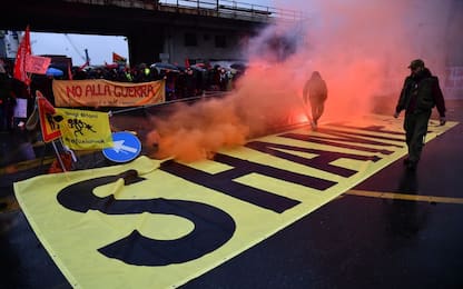 Genova, arriva nave con carico d’armi: proteste al porto