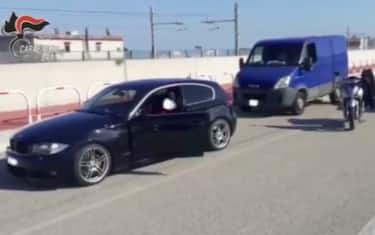 Girano clip musicale con finto assalto portavalori, arrivano CC. VIDEO