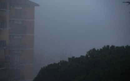 Roma si sveglia avvolta nella nebbia. FOTO