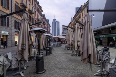 Fotogramma_coronavrus_locali_chiusi_milano_2