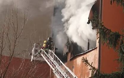 Incendio in una casa Aler, due morti a Cernusco sul Naviglio. VIDEO