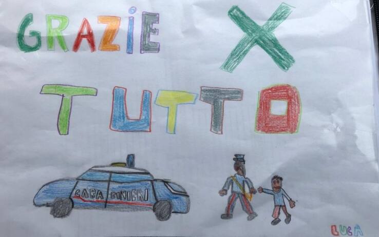 Coronavirus Bimbo Della Zona Rossa Ai Carabinieri Grazie Per Tutto Sky Tg24