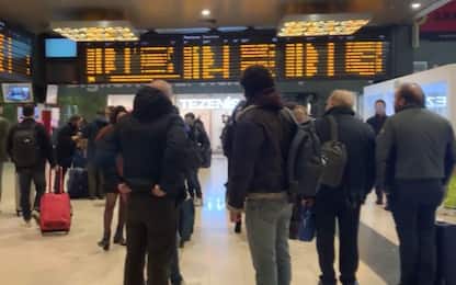 Milano, guasto alla linea elettrica: disagi e ritardi sui treni