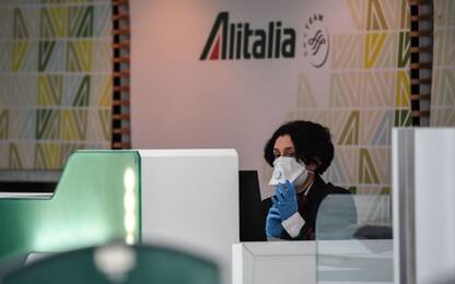 Coronavirus, Alitalia: “Per passeggeri obbligo mascherine”