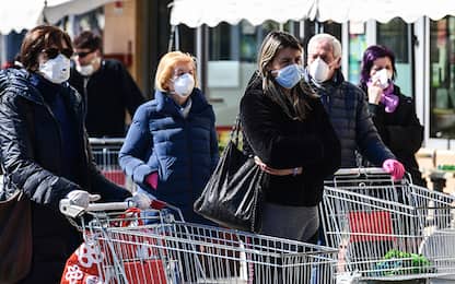 Coronavirus, a Cagliari obbligatorio indossare mascherina per la spesa
