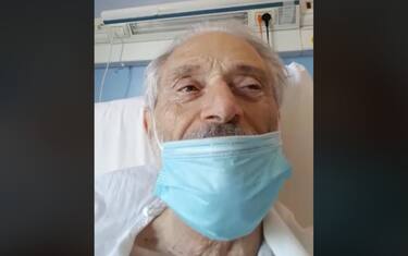 Amedeo Minghi saluta i fan dall’ospedale: “Ma non ho il coronavirus”
