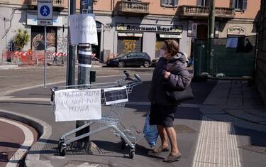 0Agenzia_Fotogramma_milano_carrello_spesa_sospesa_piazzale_baiamonti