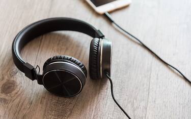 AUDIO-CUFFIE