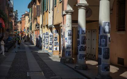 Bologna, 25 aprile: al Pratello foto al posto delle persone