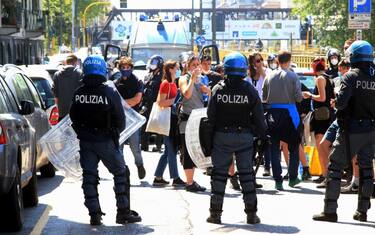 Milano, 25 aprile: tensione fra manifestanti e polizia in via Padova