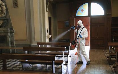 Coronavirus Milano, la sanificazione delle chiese. FOTO