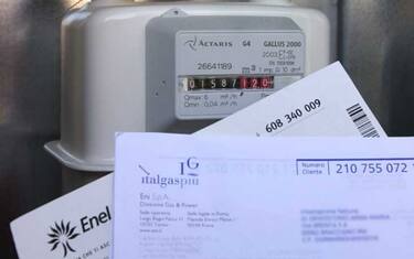 Bollette, dal primo gennaio l'elettricità scende: -5,4%. Gas, +0,8%
