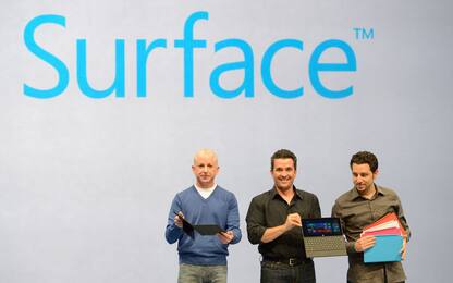 Microsoft lancia i nuovi Surface: arrivano le cuffie smart
