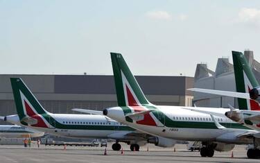 Calenda: "Alitalia gestita male, le colpe non ricadano sui lavoratori"