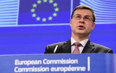 Manovra, via libera dall'Ue. Gentiloni: "Tre miliardi per il sisma"